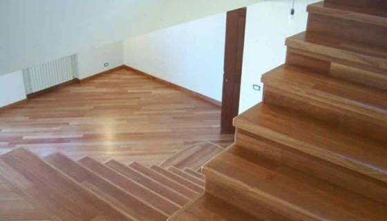 Posa parquet su scale a Salerno